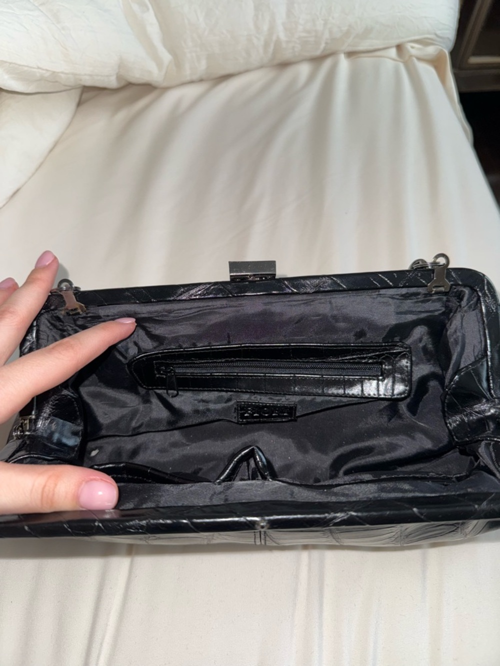 Crocodile-embossed Clutch with Silver Chain - Picture 8 of 12